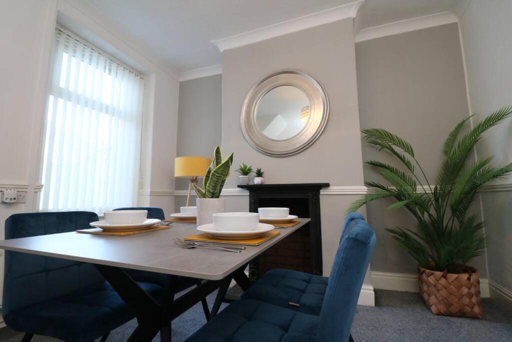 2 Bedroom Characterful House لانكاستير المظهر الخارجي الصورة