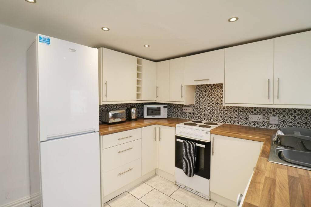 2 Bedroom Characterful House لانكاستير المظهر الخارجي الصورة