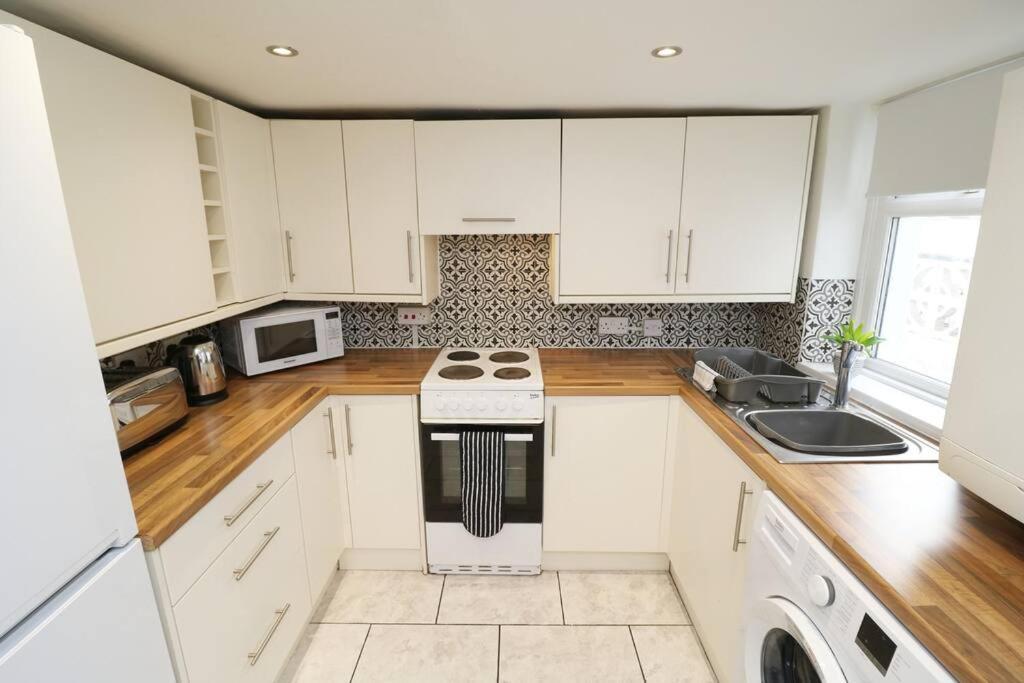 2 Bedroom Characterful House لانكاستير المظهر الخارجي الصورة
